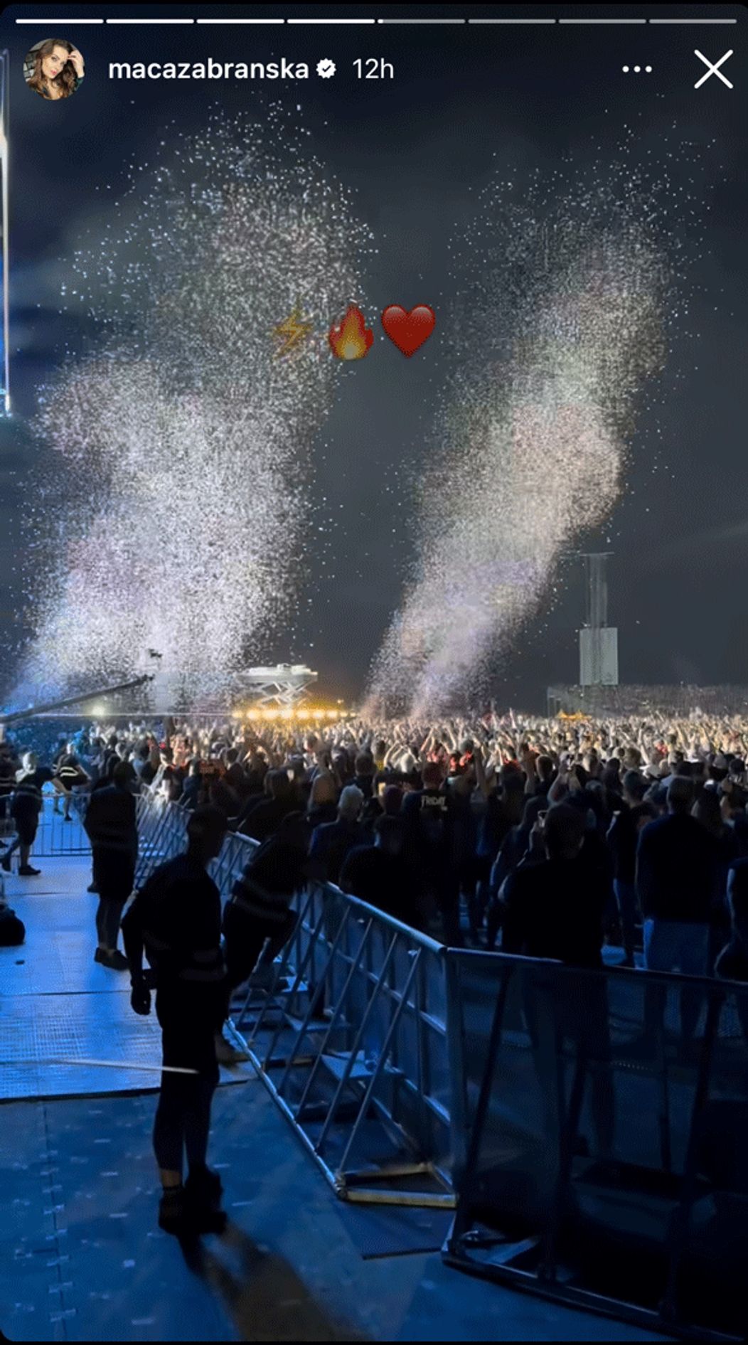 Maca Zábranská na koncerte AC/DC