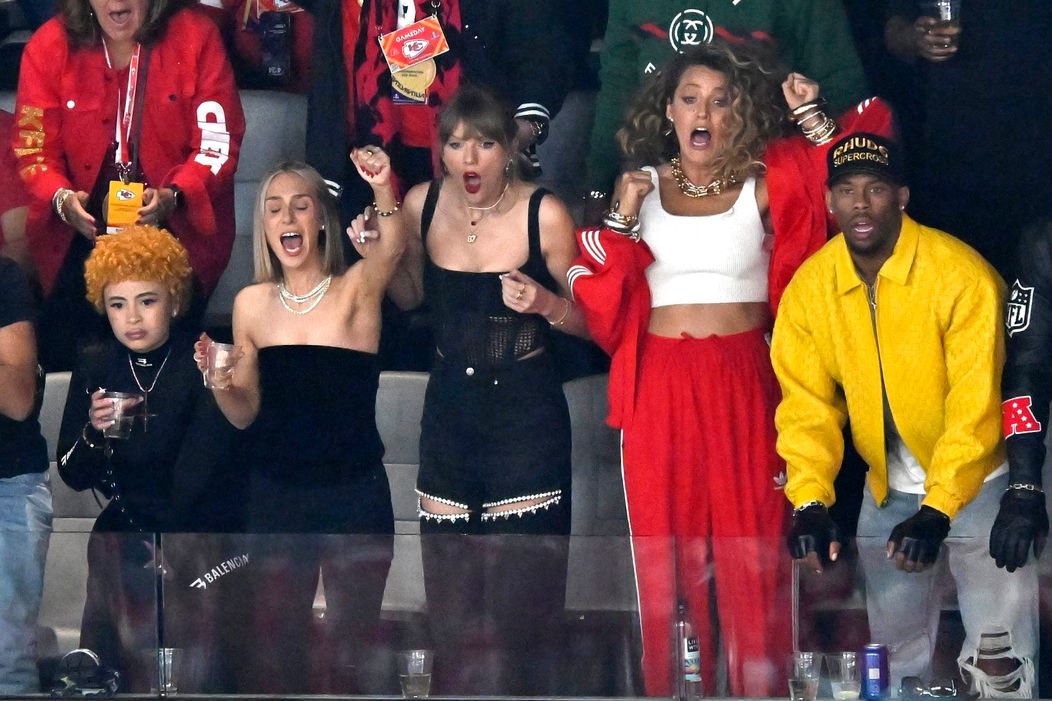 Taylor Swift s Blake Lively na Super Bowl