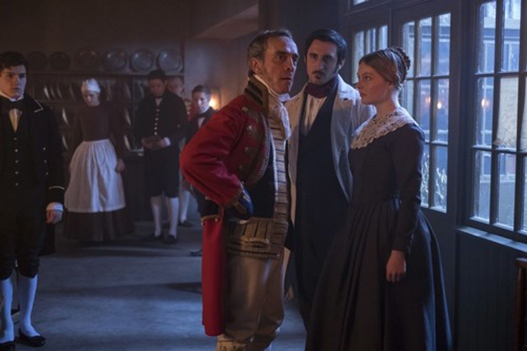 Vo veku 60 rokov zomrel britský herec Adrian Schiller