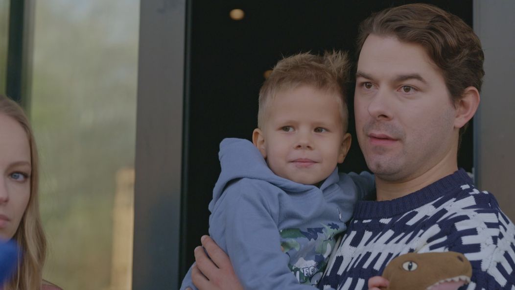 Roman si založil novú rodinu a Nikol nikdy nevyhľadal.