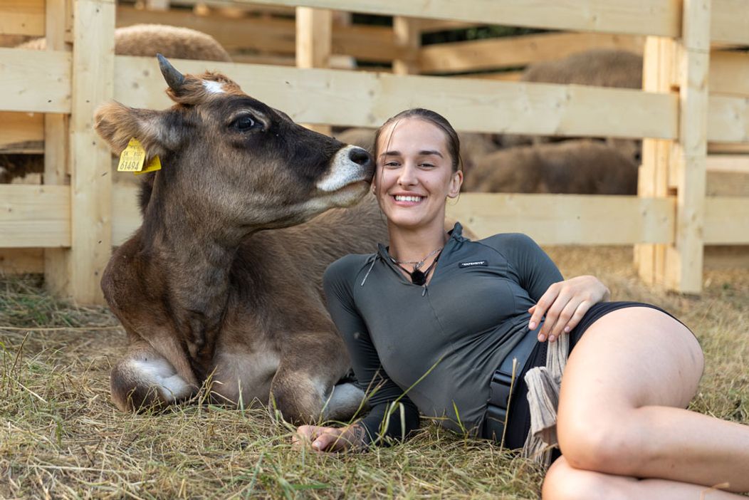 Zábery z 8. epizódy 16. série Farmy