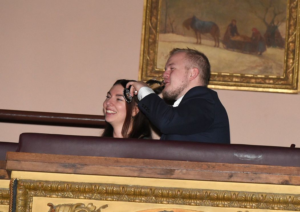 Artur Štaidl s priateľkou si nenechali ujsť premiéru pokračovania minisérie Iveta v pražskej Lucerne