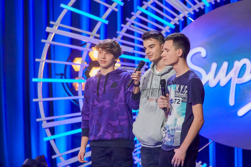 Matúšovi kamaráti tvrdia, že vie spievať.