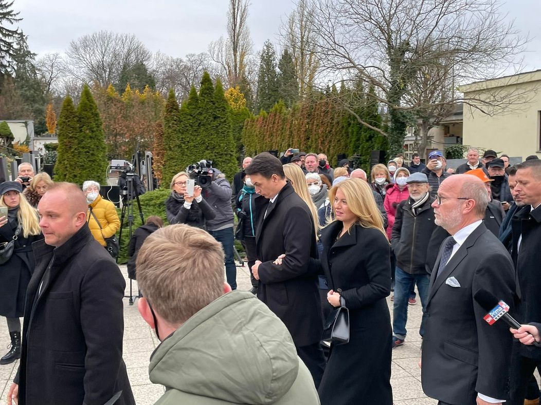 Prezidentka Zuzana Čaputová na rozlúčke s Miroslavom Žbirkom.