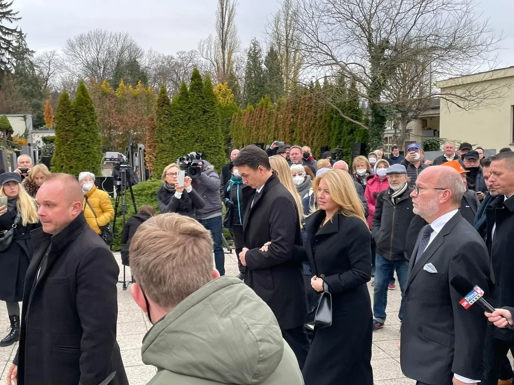 Prezidentka Zuzana Čaputová na rozlúčke s Miroslavom Žbirkom.