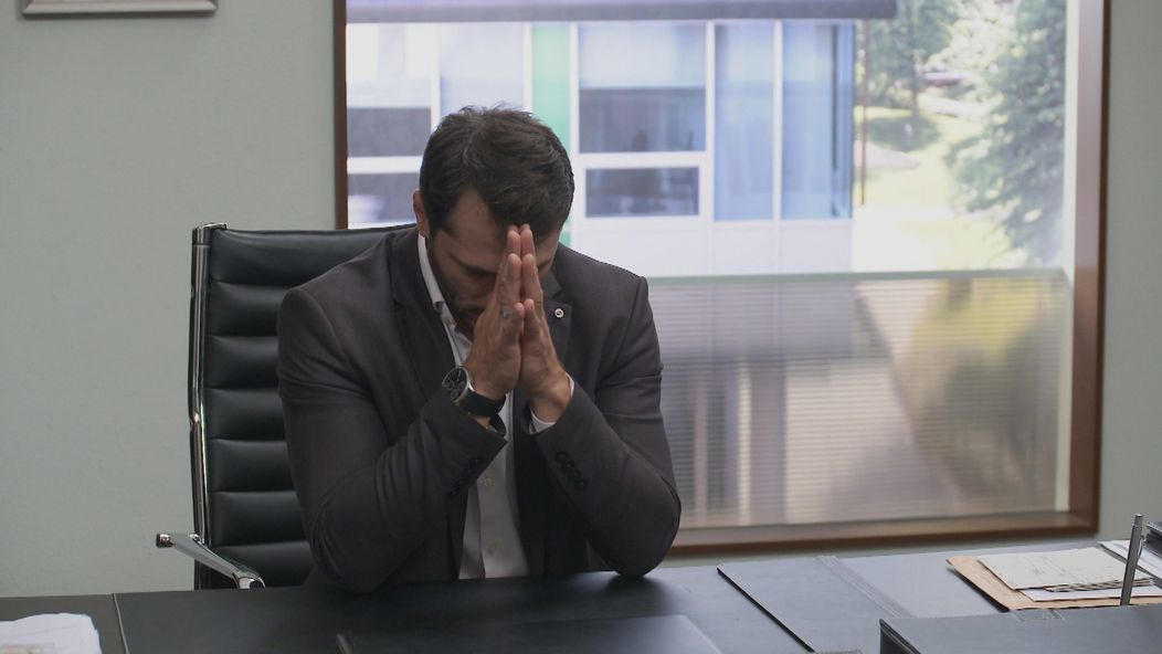 Alex nechce o Emu prísť.