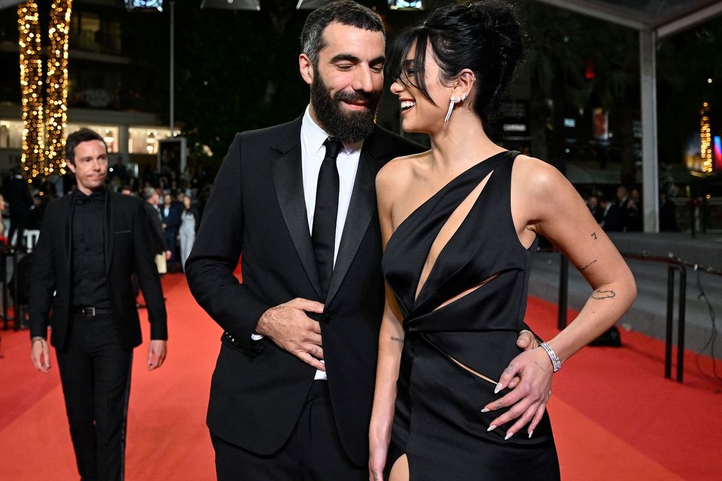 Dua Lipa a Romain Gavras na festivale v Cannes