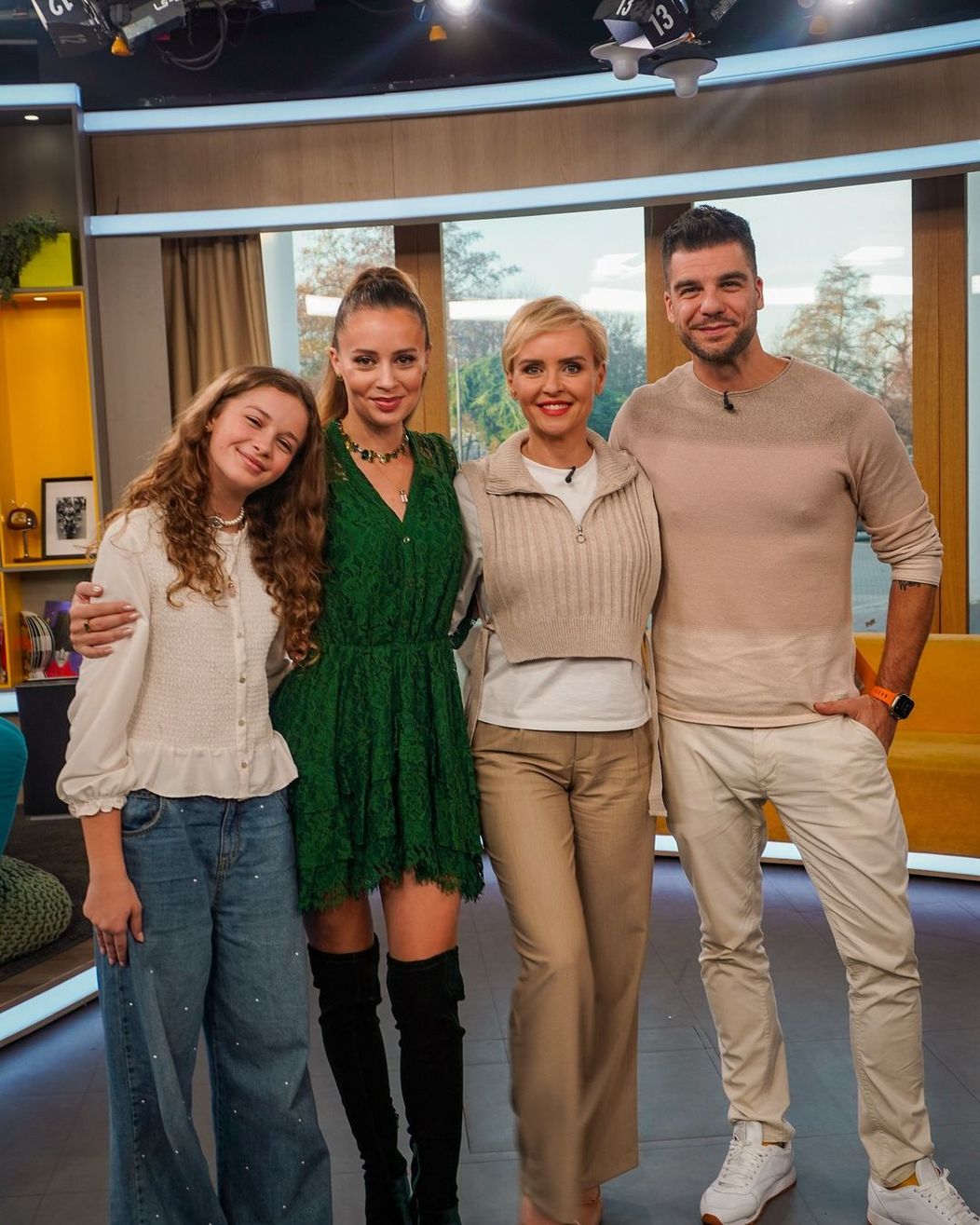 Zoe Kachútová, Mária Čírová, Kvetka Horváthová a Tomáš Juríček v relácii Teleráno