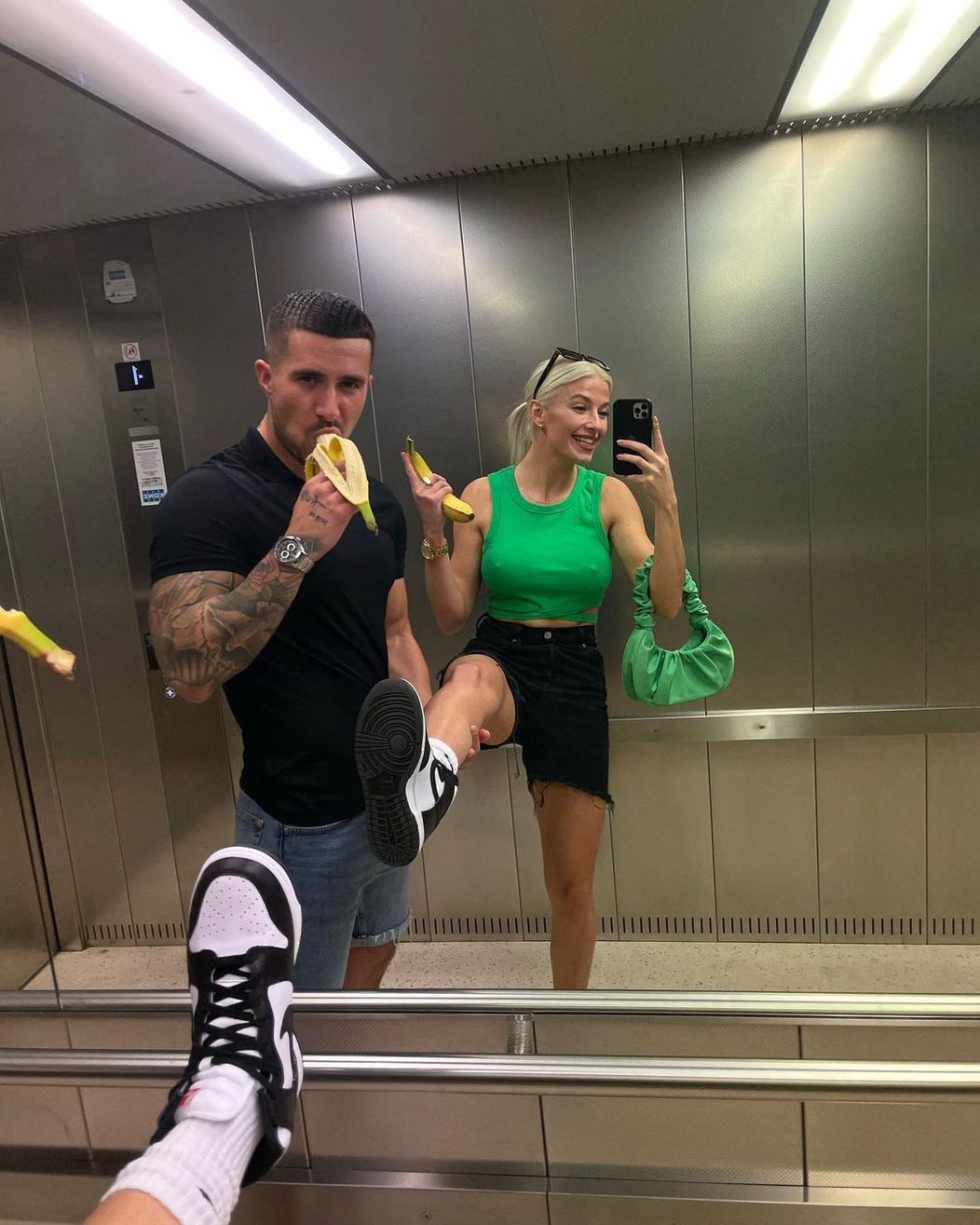 Laura a Martin sa po výhre v šou Love Island zasnúbili.