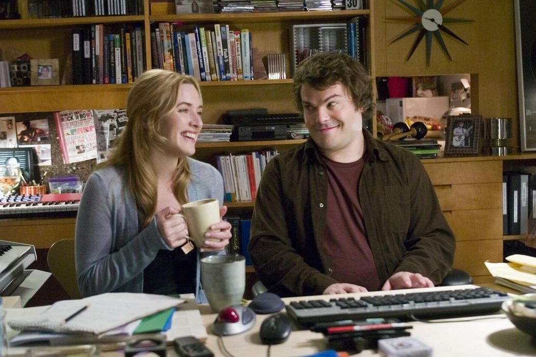 Kate Winslet a Jack Black vo filme Prázdniny. 