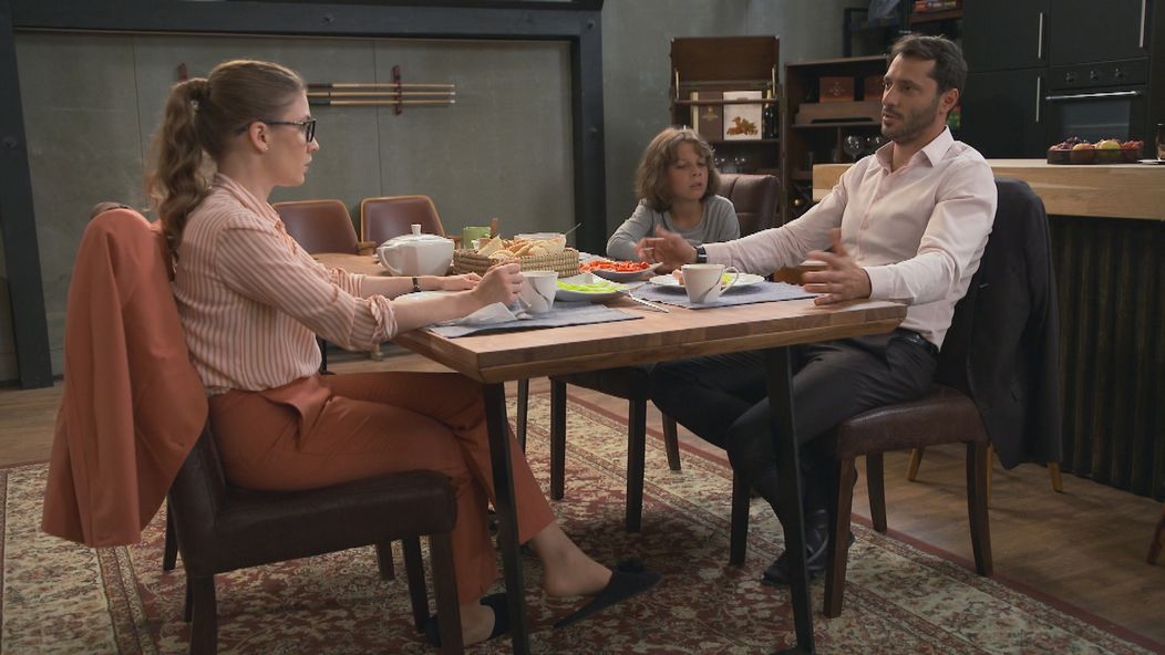 Zdá sa, že názory Emy a Alexa sa úplne rozchádzajú.