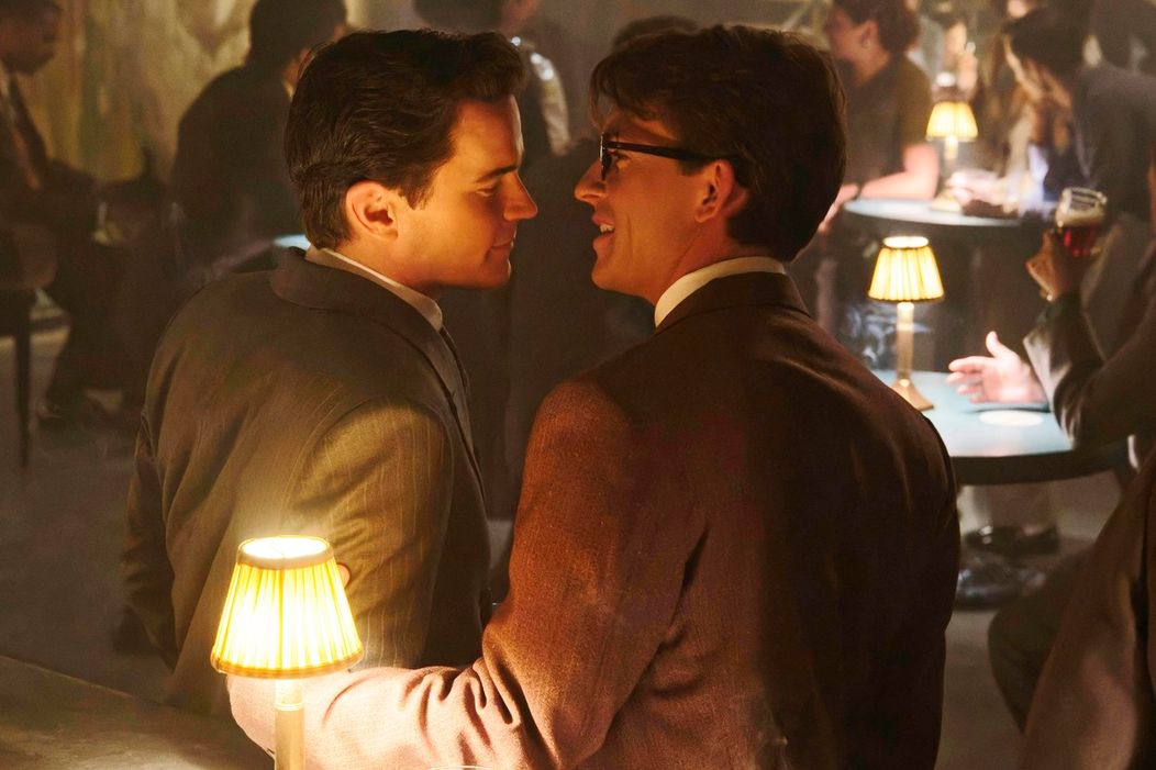 Jonathan Bailey a Matt Bomer v seriáli Fellow Travelers