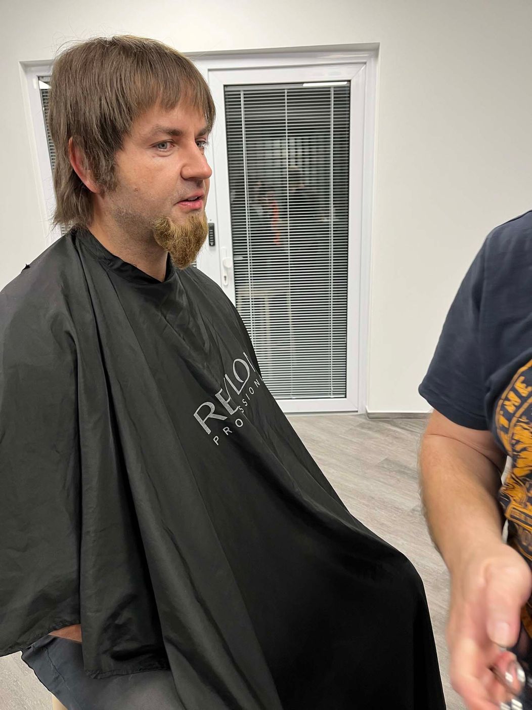 Peter Gažík ako Utajený šéf v Teleráne