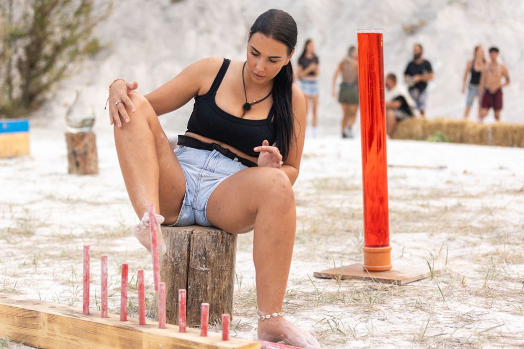 Zábery zo štafetovej súťaže v 14. epizóde Farmy