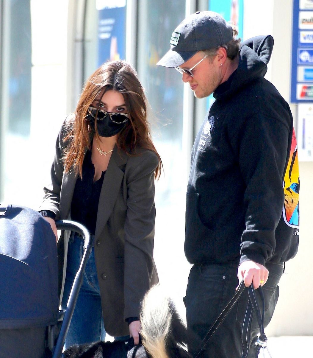 Emily kočíkovala synčeka.