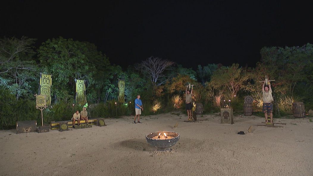 Na poslednej kmeňovej rade dostal najviac hlasov Tomáš a v dueli mu na Mikýřa nestačili sily.