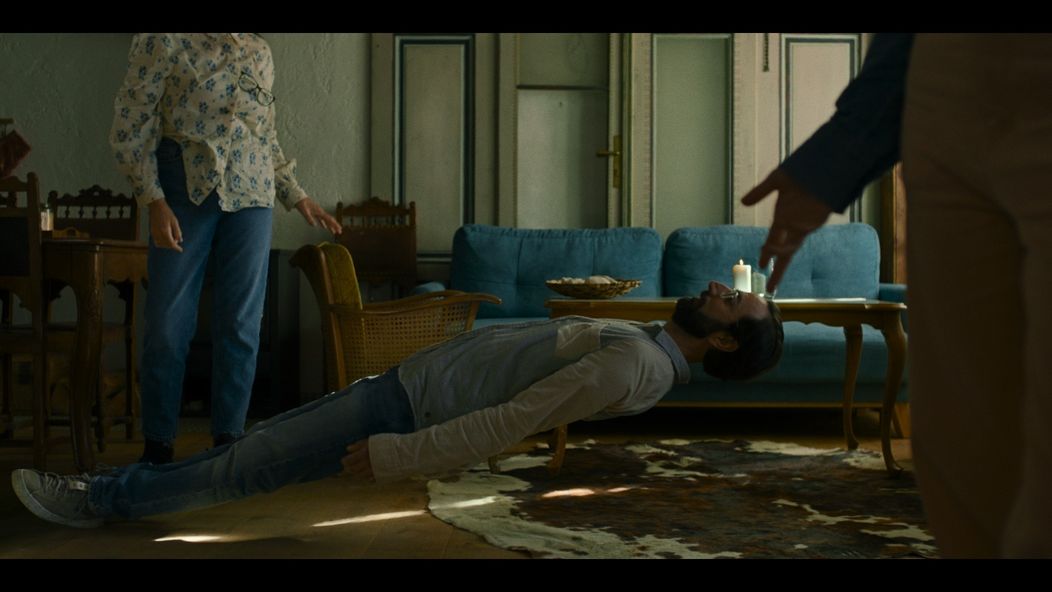 Záber z 1. epizódy minisérie Vedma