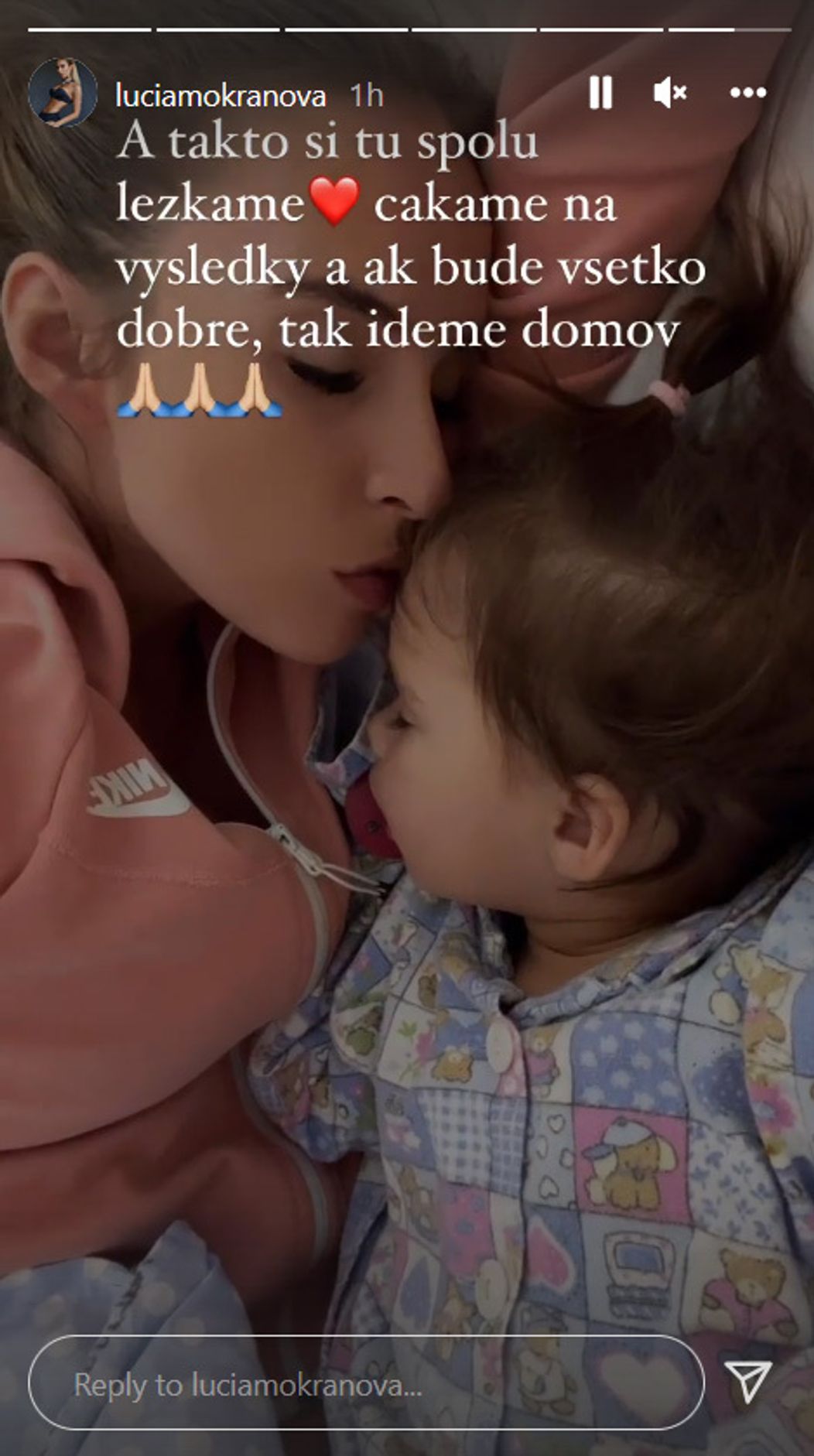 Lucka Mokráňová s Talinkou v nemocnici