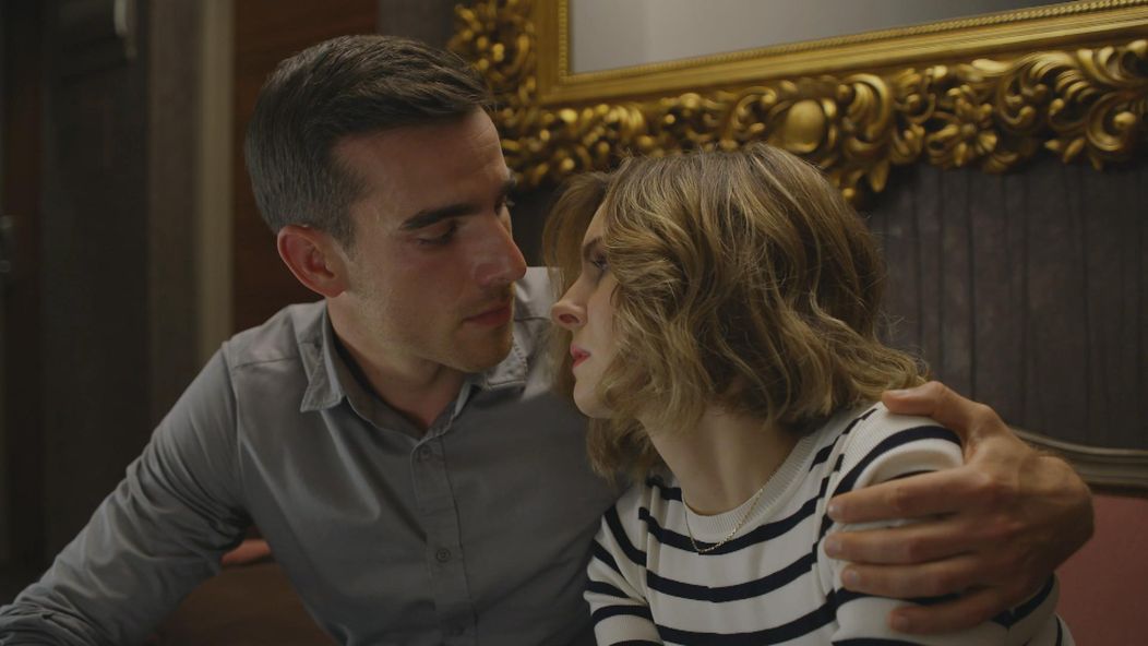 Lucia (Monika Horváthová) a Martin (Adam Bardy) sa zbližujú