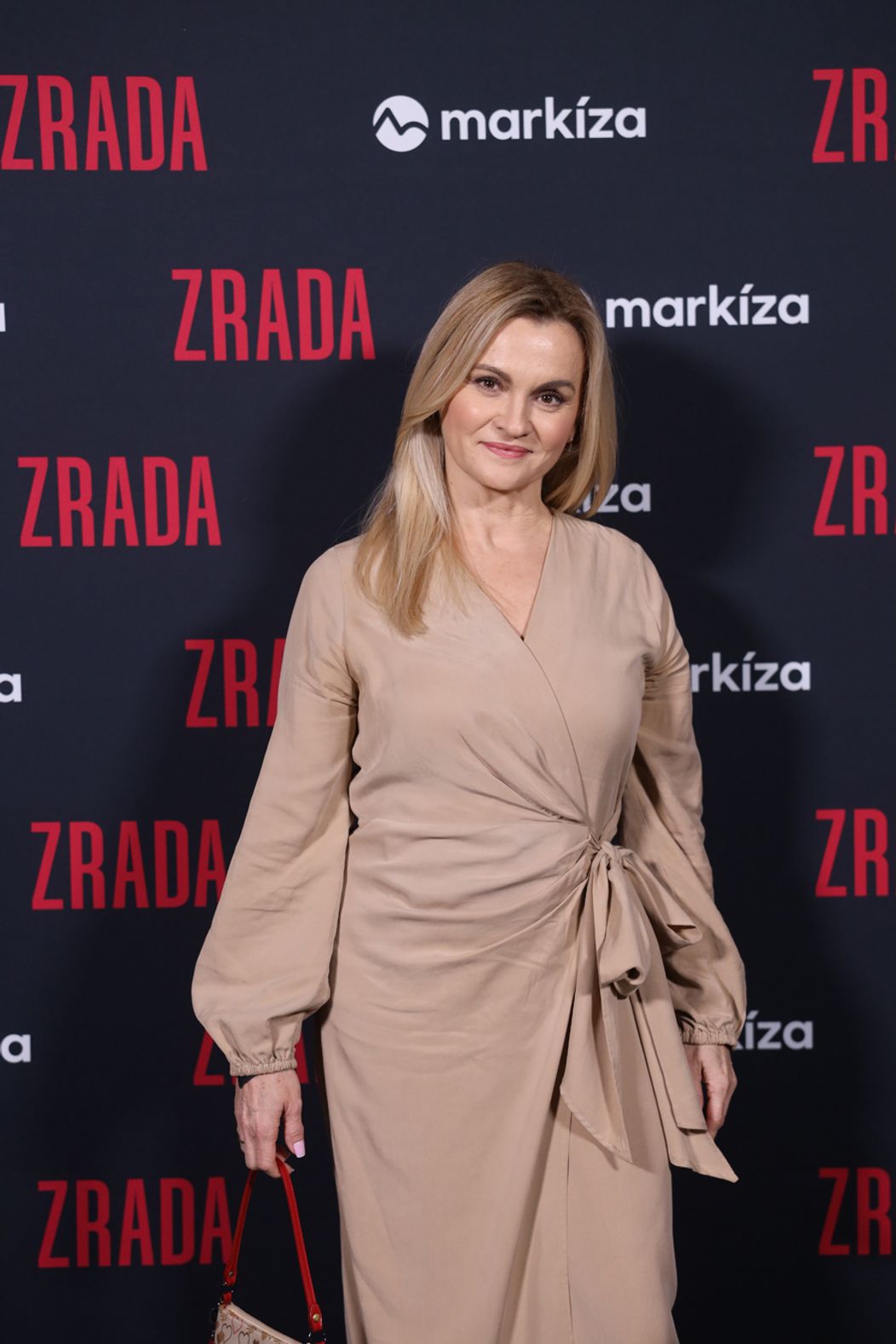 Premiéra seriálu Zrada