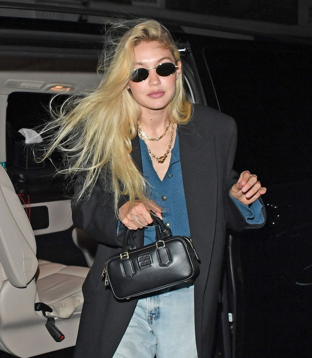  Leonardo DiCpario (48) a Gigi Hadid (28) 