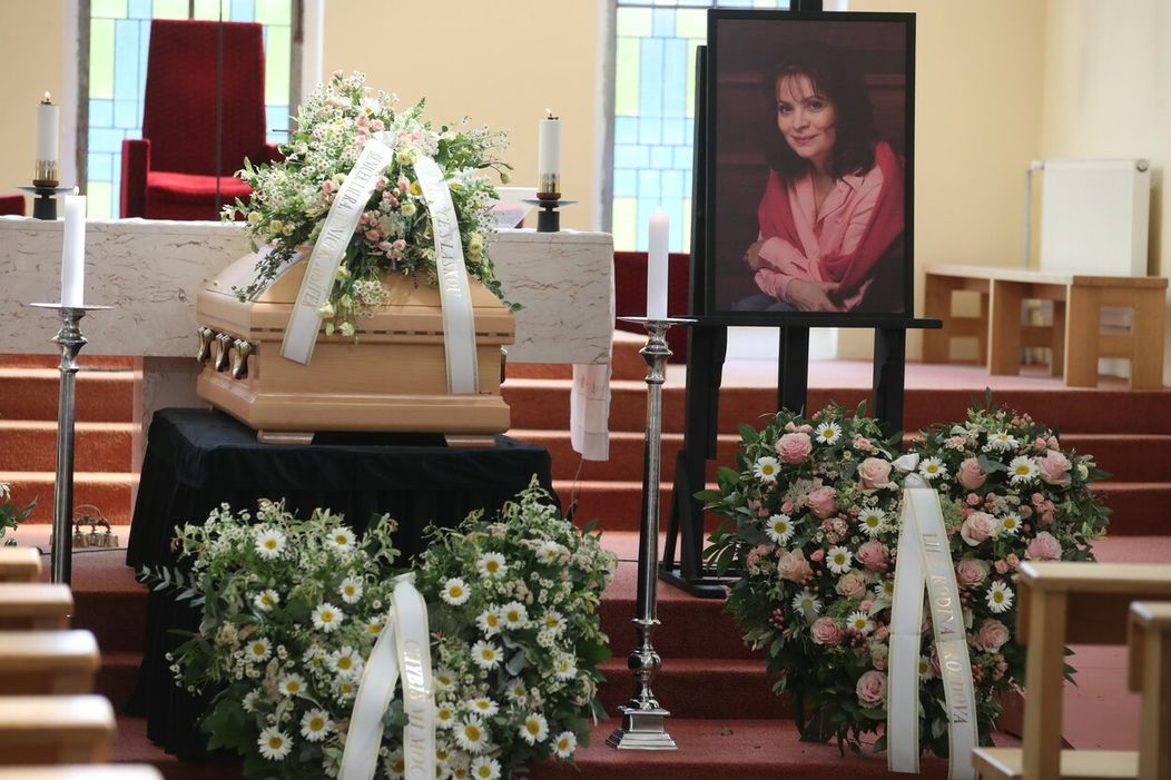 Rakva zosnulej Libuši Šafránkovej v Kostole sv. Anežky v Prahe