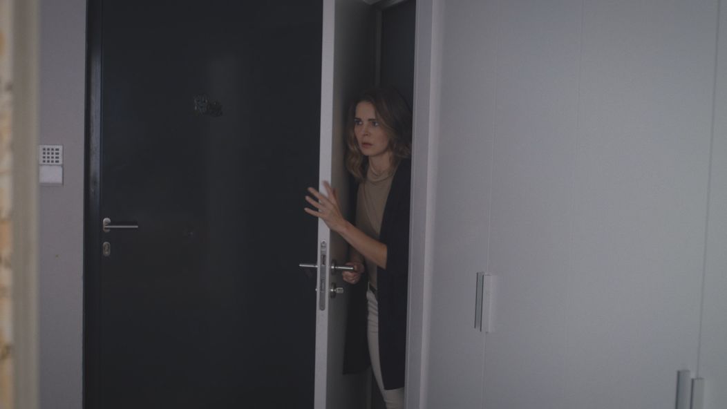 Laura príde do Andrejovho domu bez pozvania.