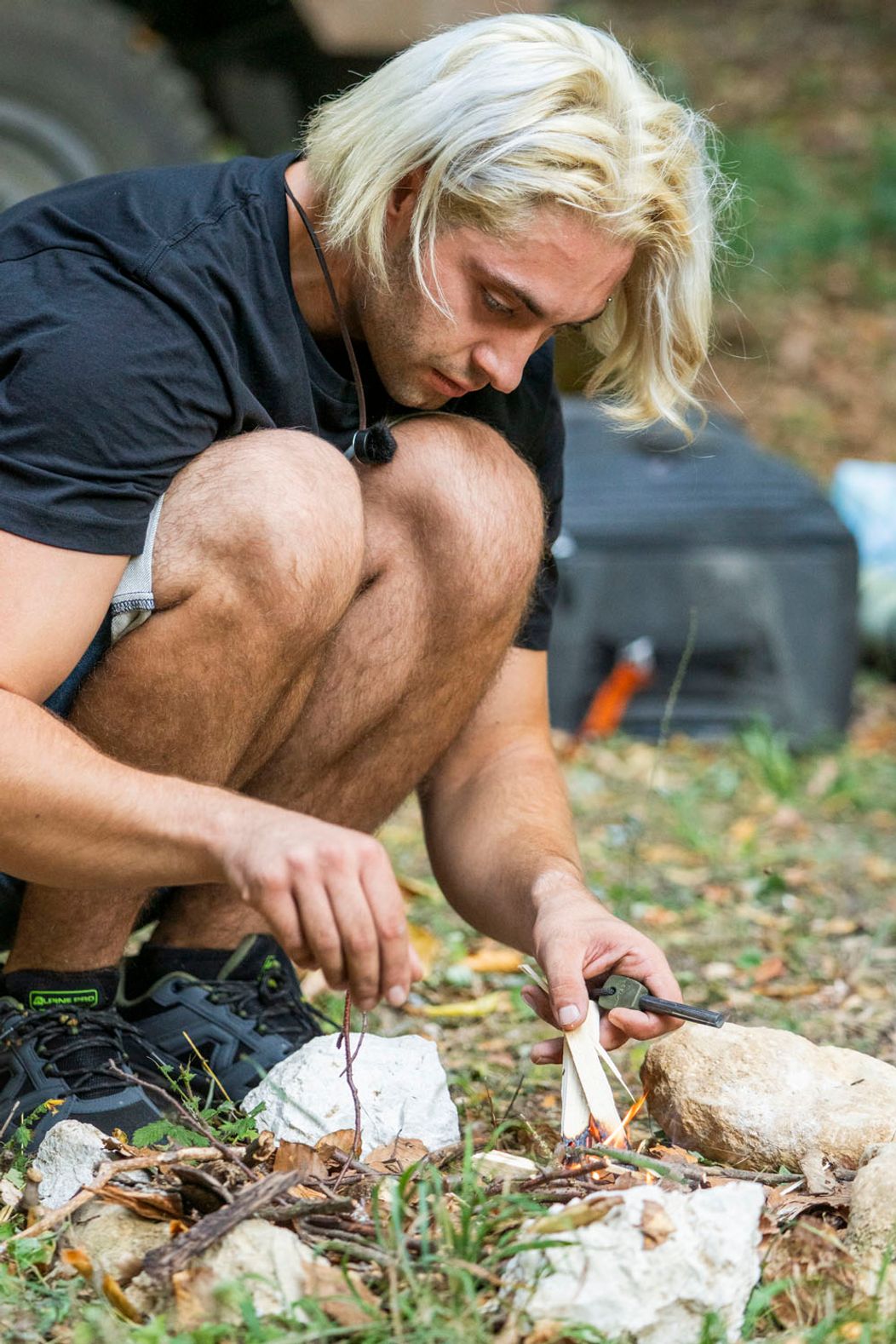 32. deň na Farme, príchod banditov