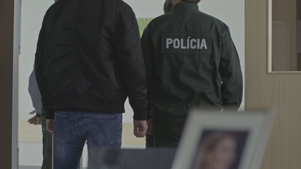 Vargu dostihne minulosť.