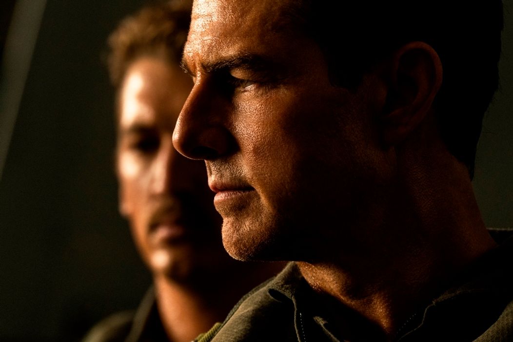 Tom Cruise a Miles Teller vo filme Top Gun: Maverick