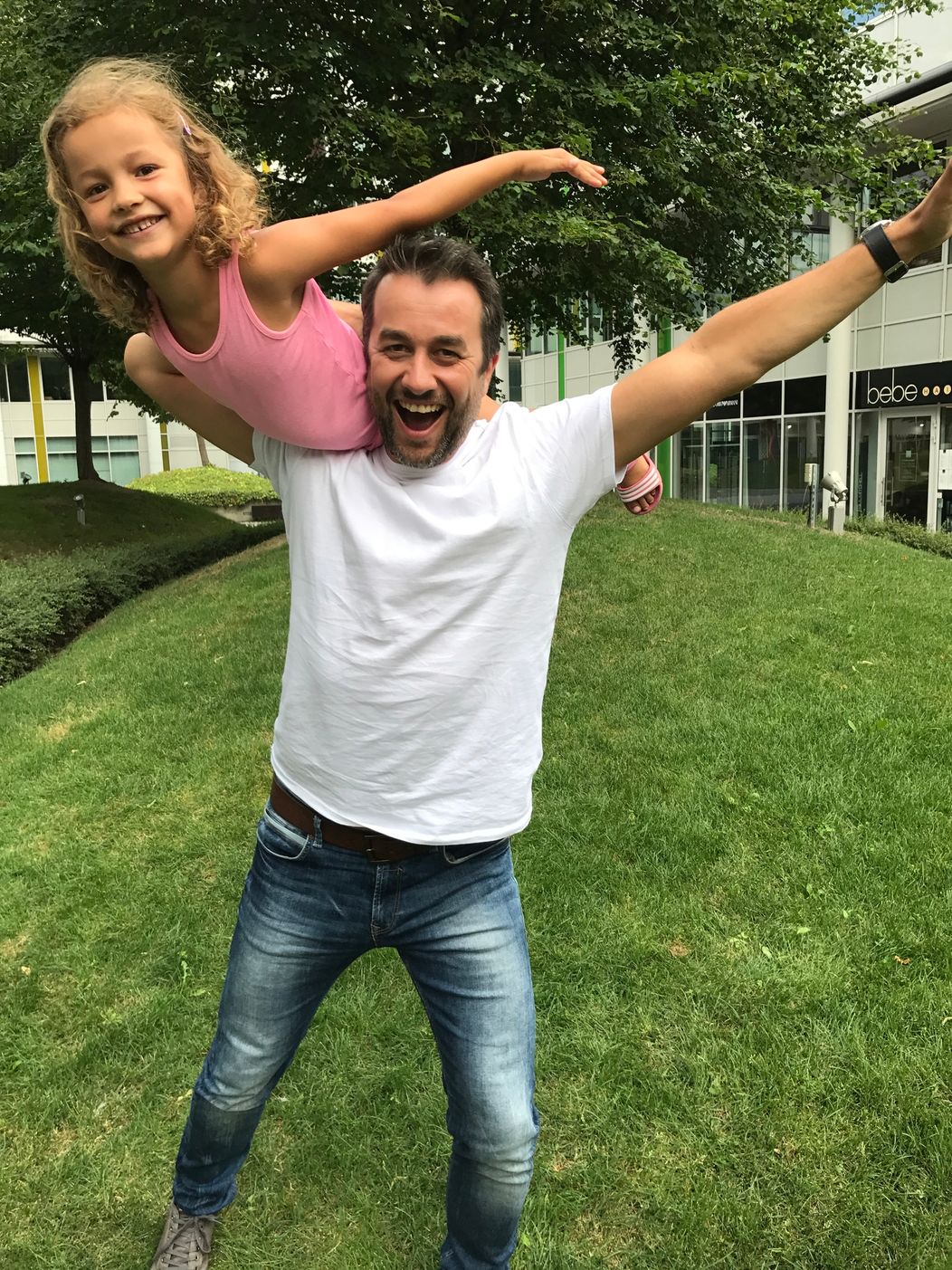 Vlado Kobielsky a Izabelka Gavorníková ako Marek a jeho dcéra Viky