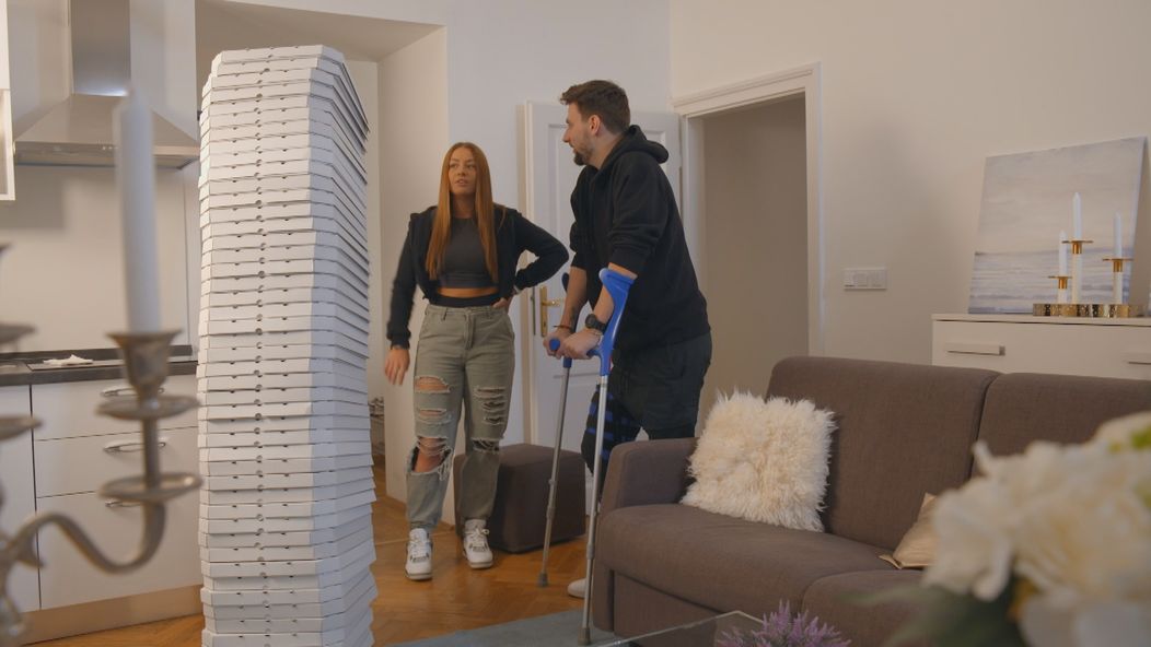 Hanka a Vašek si po návrate z ostrova naplánovali malú párty.