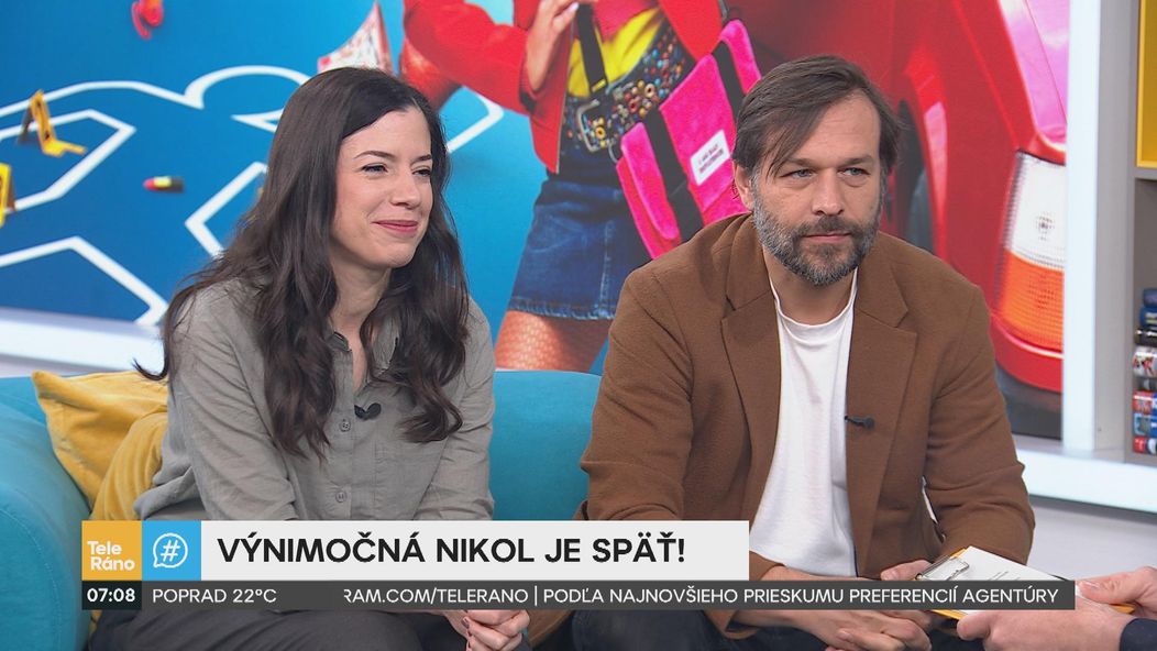 Michaela Majerníková a Kamil Mikulčík zo seriálu Výnimočná Nikol v Teleráne