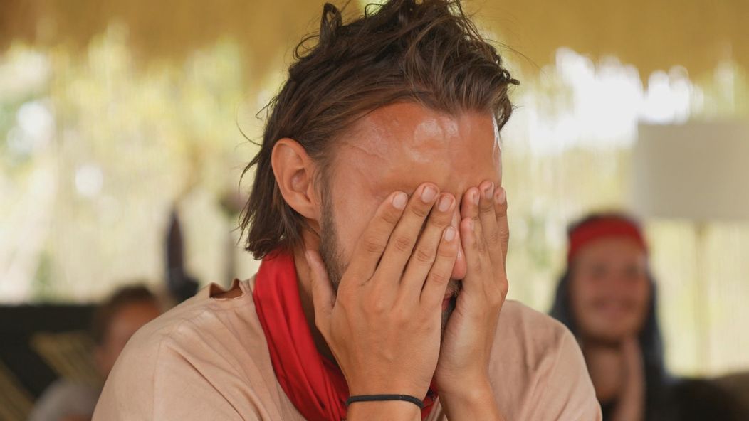 Pítr sa po odkaze od priateľky Gabči rozplakal.