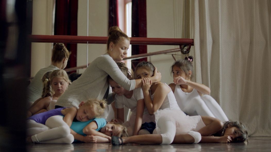 Malé baletky spolu so svojou učiteľkou sa stali rukojemníčkami