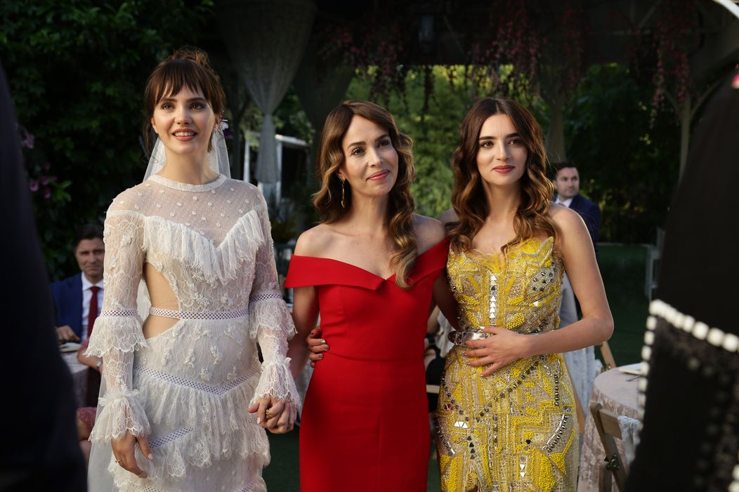 Maja a Nikol v jazere