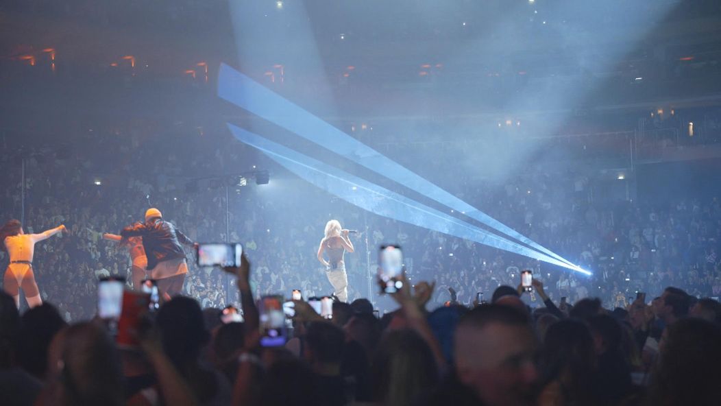 Zákulisné zábery z koncertu Rytmusa, Dara mu vzdala úctu