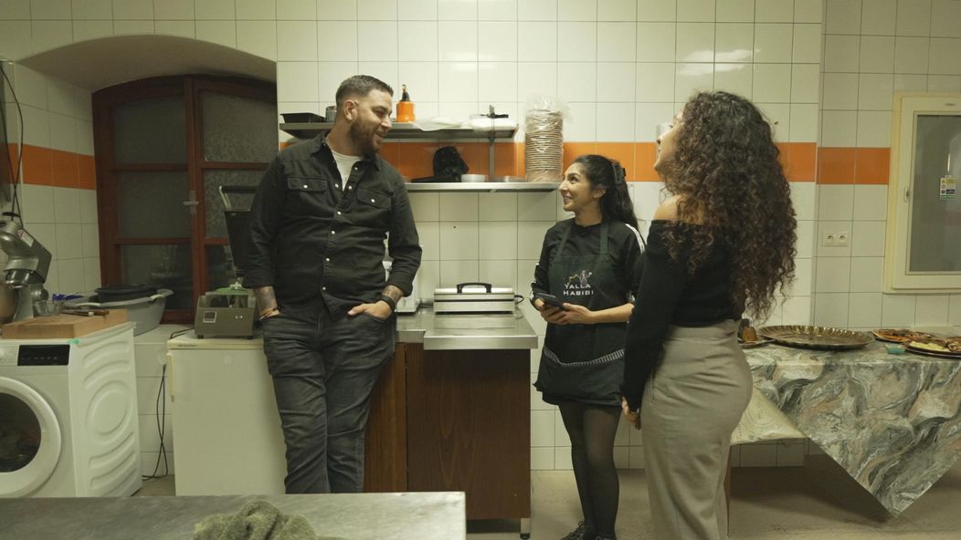 Martin Novák v reštaurácii Yalla Habibi v Banskej Bystrici