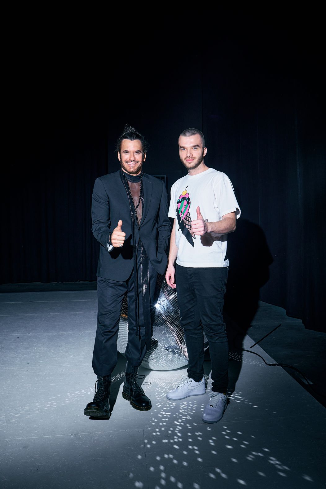 Mario Cimarro s osobným asistentom Dávidom Grichom