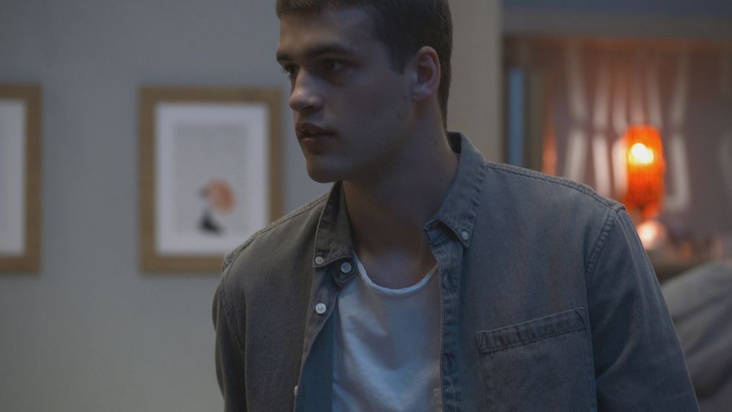 Samo začne vyzvedať.