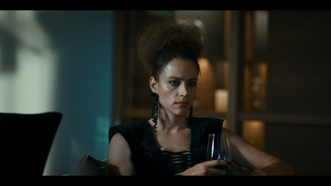 Záber z 1. epizódy minisérie Vedma