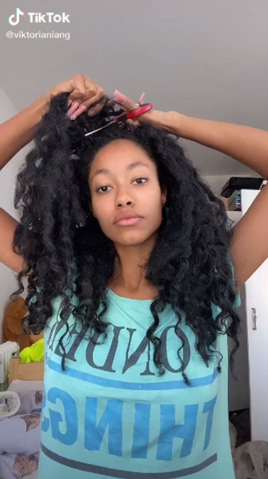 Aicha sa sama ostrihala na ježka.