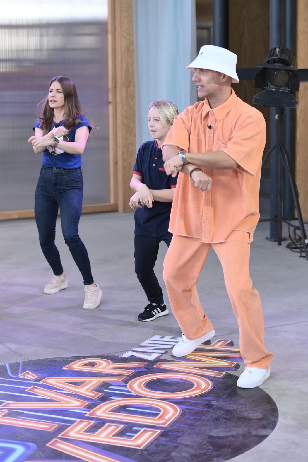 Zprava choreograf Miňo Kereš, súťažiaci Ondrej Potančok s mentorkou Jankou Graňákovou Kovalčíkovou.