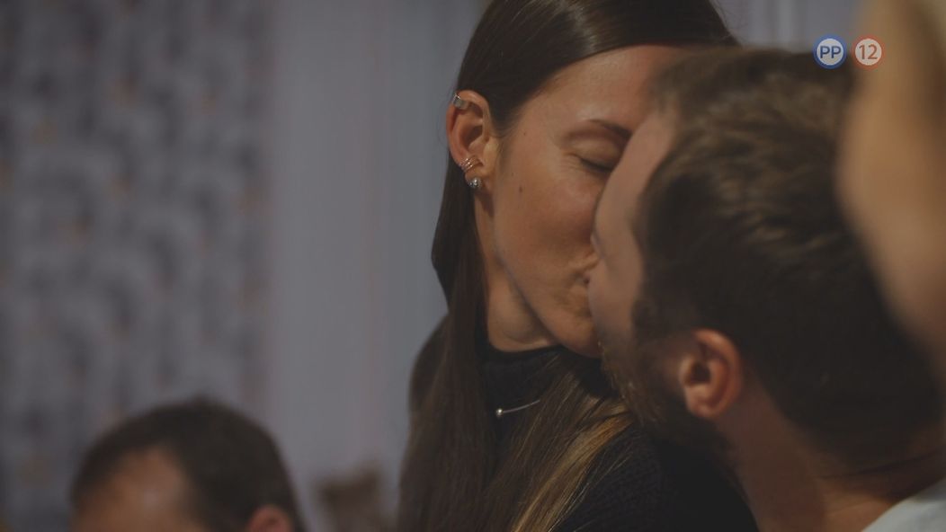 Kryštofova sestra a Denisin brat tvoria pár.