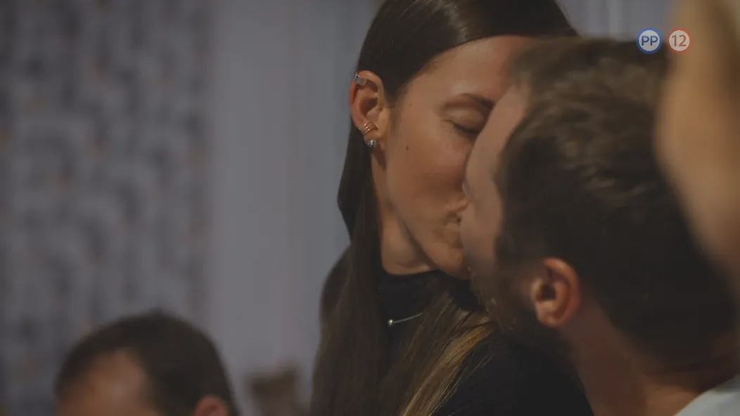 Kryštofova sestra a Denisin brat tvoria pár.