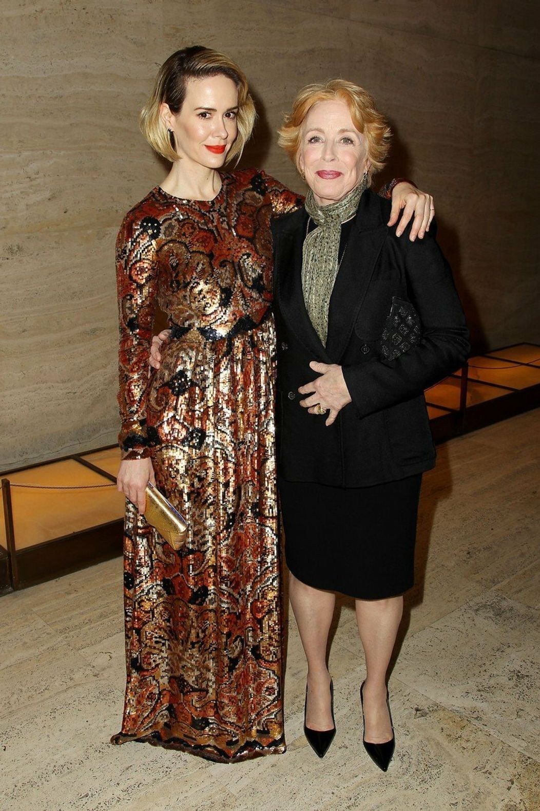Herečka Sarah Paulson je od svojej partnerky Holland Taylor mladšia o 32 rokov.