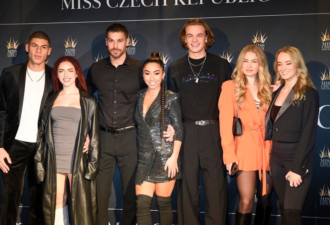 Na dvadsiatku súťažiacich Miss Czech Republic sa prišli pozrieť Claude, Rachel, Adam, Venis, Oliver, Natálie a Adri.