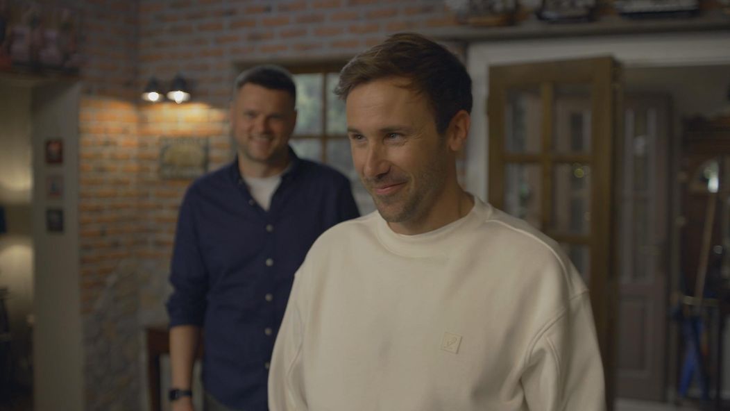 Moderátor Vlado Varecha v seriáli Mama na prenájom