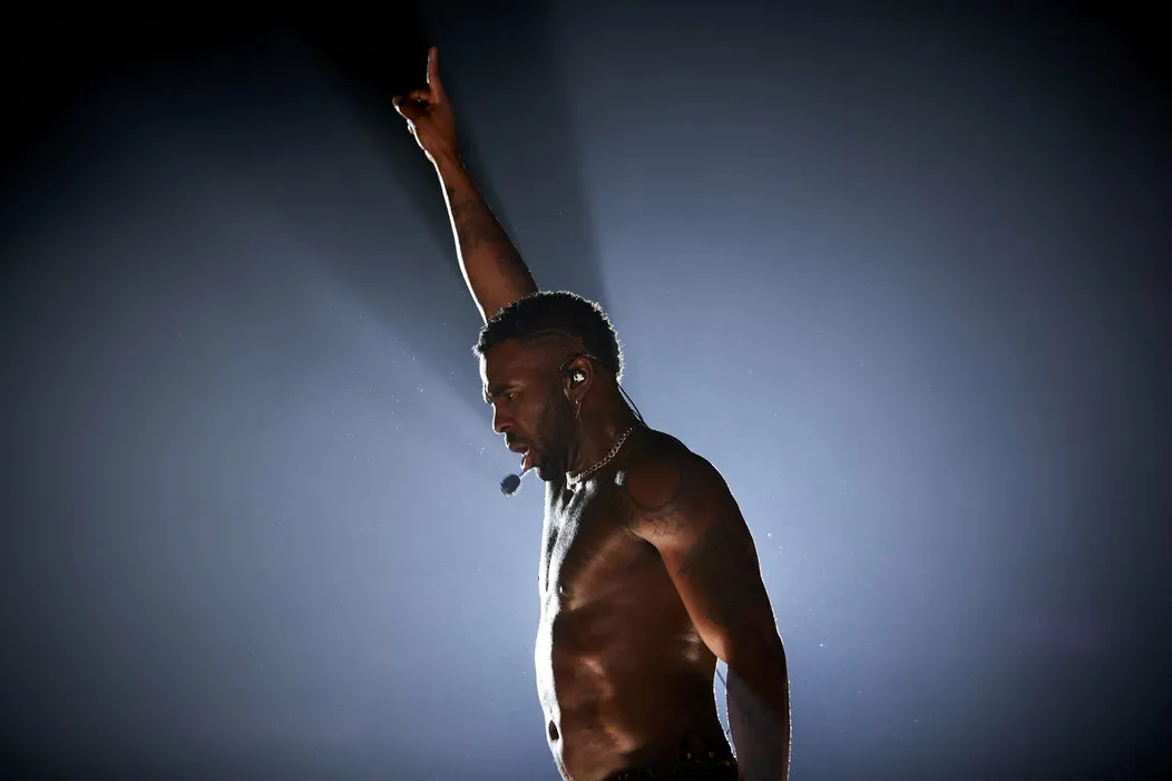 Jason Derulo počas koncertu v rámci 2Sides World Tour