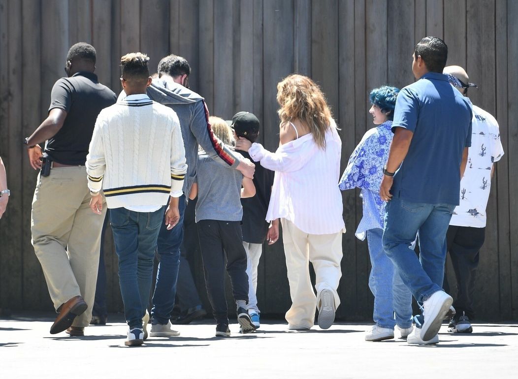 Bennifer v zábavnom parku s rodinou